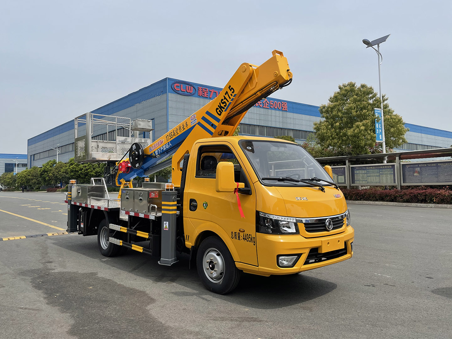 东风途逸蓝牌伸缩臂高空作业车