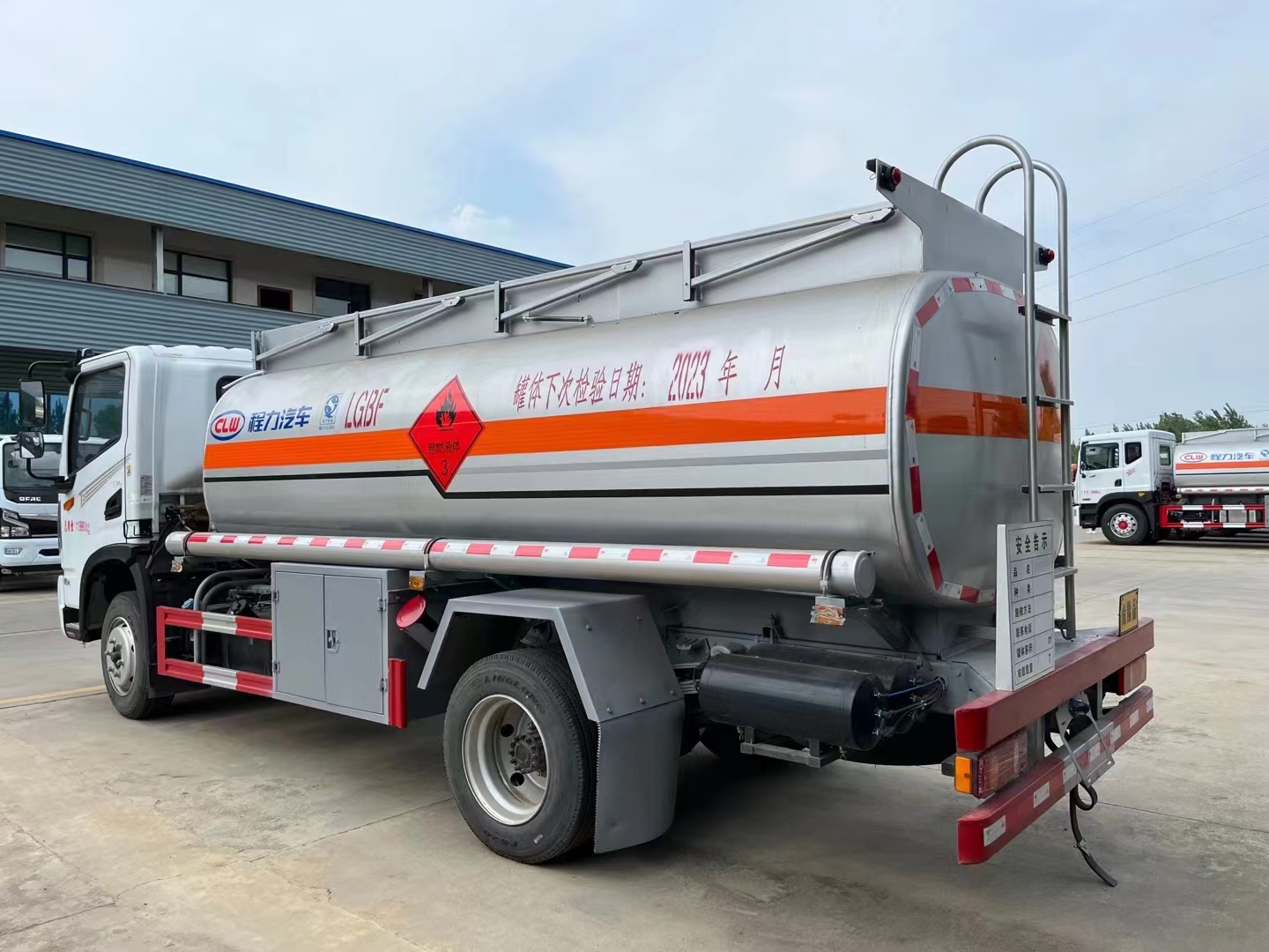 国六东风华神T3油罐车