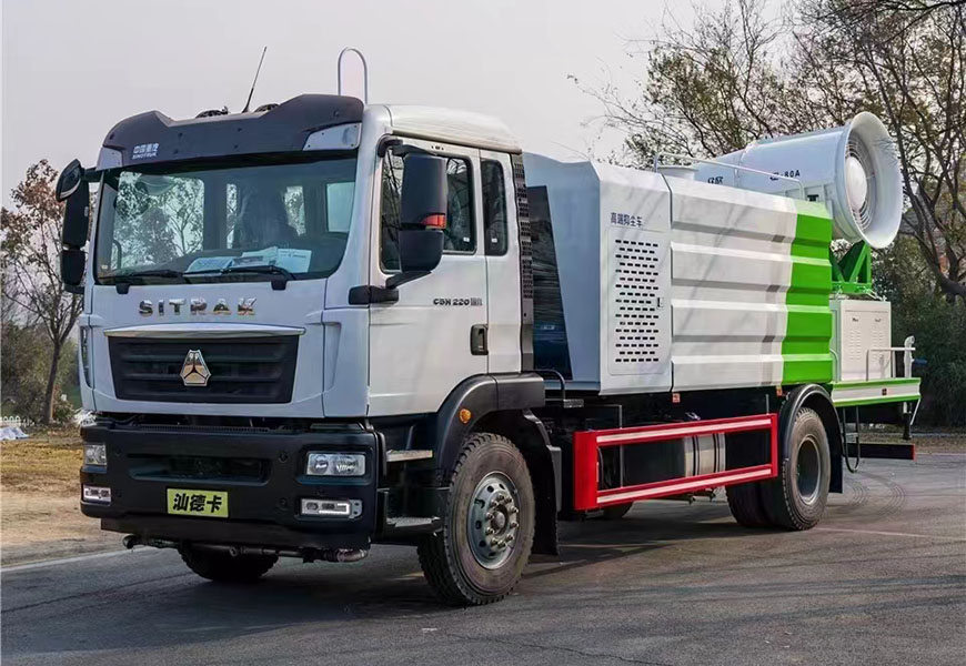 重汽汕德卡多功能抑尘车