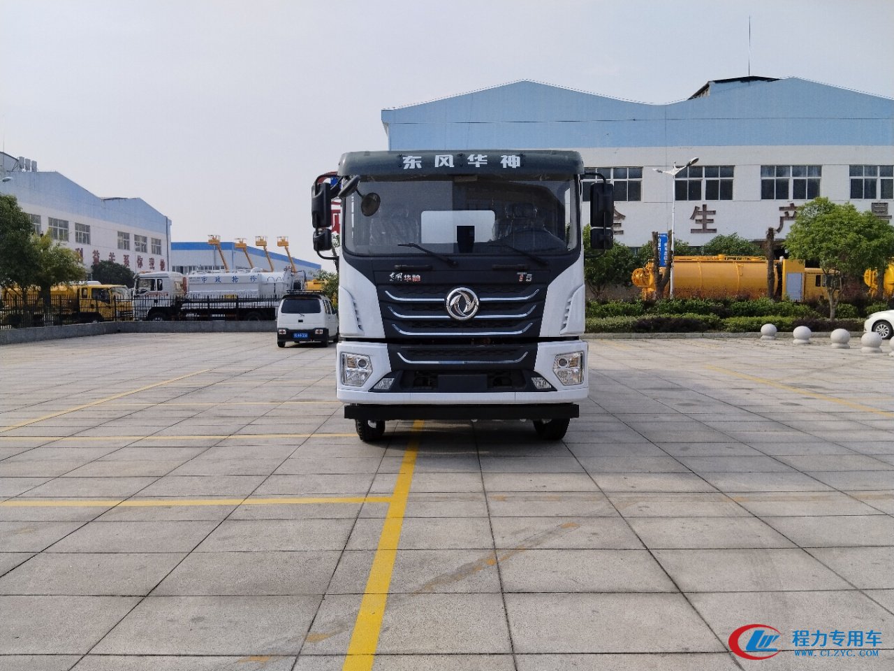 程力汽车集团华神T5后双桥20吨洒水车